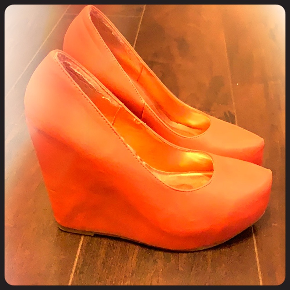 Lightly worn  choral close toed wedges